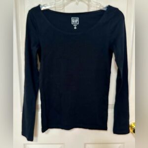 GAP Modern Long Sleeve Scoop Neck T-Shirt